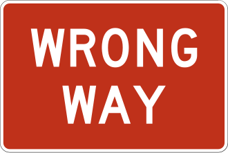 WRONG WAY — красный прямоугольник с белым текстом